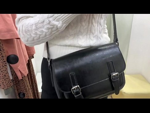❤️ Vieša jaunos kalės FeralBerry masturbacija su dildo aprangos kambaryje ️ Porno fb prie mūsų ❤